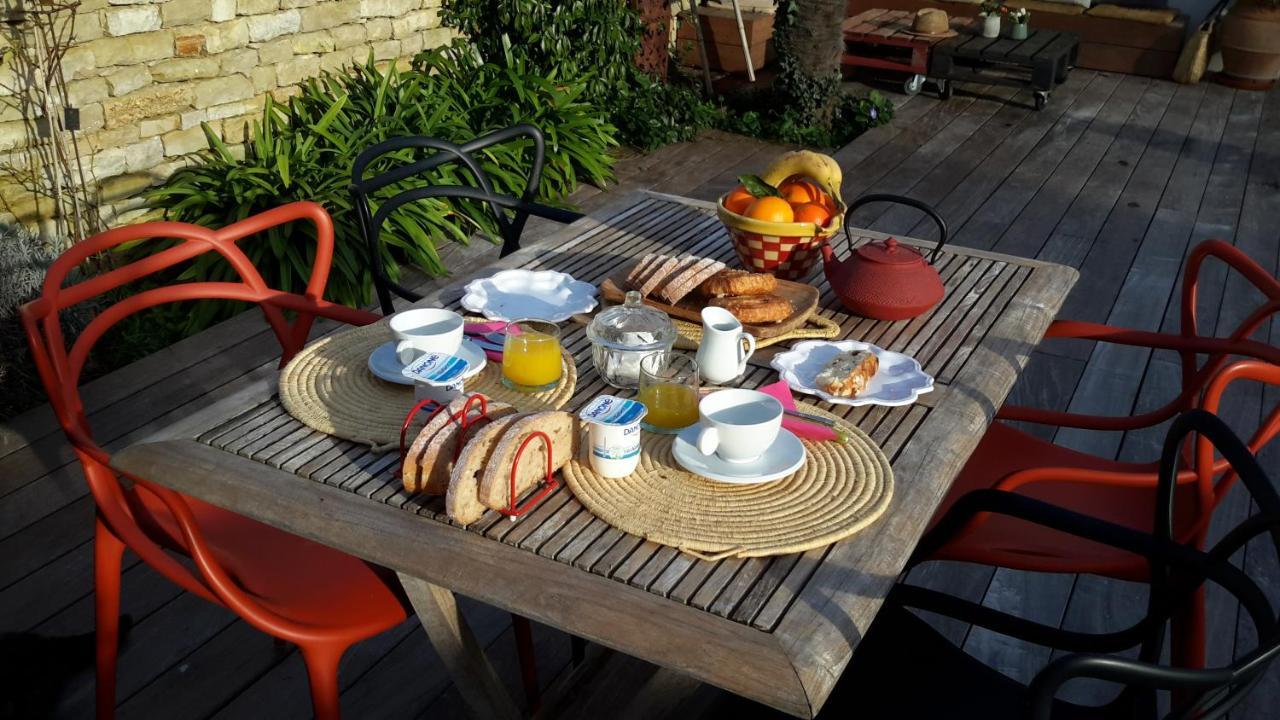 Bed and Breakfast Les Jardins De Clerjotte Saint-Martin-de-Ré Exterior foto